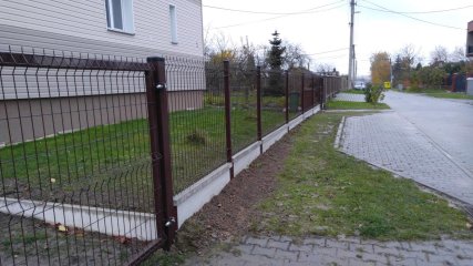 Panel EXCLUSIVE 1230 + podhrabová deska Brána 2k.3500x1500 + branka 1000x1500 mm Pletivo 1500x50x2,5 mm v hnědé barvě RAL 8014