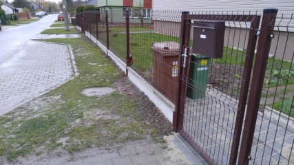 Panel EXCLUSIVE 1230 + podhrabová deska Brána 2k.3500x1500 + branka 1000x1500 mm Pletivo 1500x50x2,5 mm v hnědé barvě RAL 8014