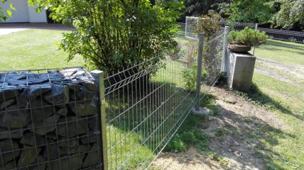 Panel ECONOMY 1230,ZN + podhrabová deska ECONOMY Gabionové sloupky Brána 2k.4000x1230 mm